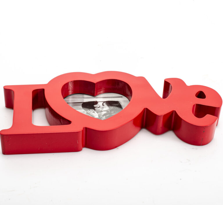 κορνίζα κόκκινη ξύλινη επιτραπέζια ,love, αγίου Βαλεντίνου ,για φωτογραφία 10×10-Hoper.gr