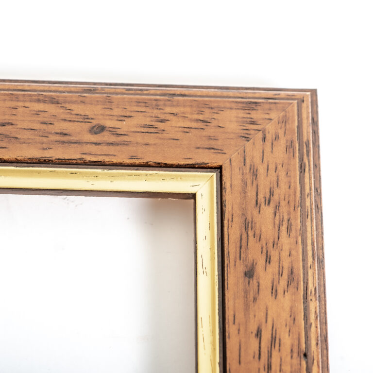 κορνίζα ξύλινη για πτυχίο δίπλωμα κ.λ.π 29,7X42cm – Α3 χρώμα χρυσό με καφέ σκιές Κ17/1-Hoper.gr