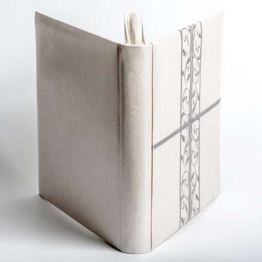 Wedding album in off-white leatherette with embroidery and dimensions 32x33cm with 60 pages with rice paper (1548)-Hoper.gr