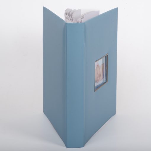 Άλμπουμ Ροζ δερματίνη  metal frame 32X32cm με 80 λευκές σελίδες με ριζόχαρτα ,εξώφυλλο με  κορνίζα για φωτογραφία, το άλμπουμ ειναι με κουτί-Hoper.gr