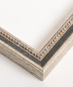 Κορνίζα ξύλινη τοίχου  χρώμα ασημί & μαύρη γραμμή  με σημάδια  παλαίωσης και σκάλισμα κόσμημα  , τζάμι Ματ (Κ6101/269)-Hoper.gr