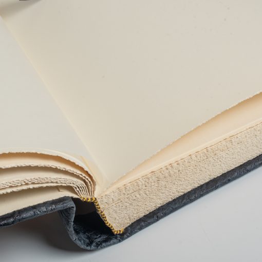 Άλμπουμ χειροποίητο βιβλιοδεσίας   μέγεθος   36x38cm , χρώμα μπεζ μπορντό,  100 σελίδες χαρτόνι λευκό ιβουάρ με ρυζόχαρτο   ( ορτανσία  )-Hoper.gr